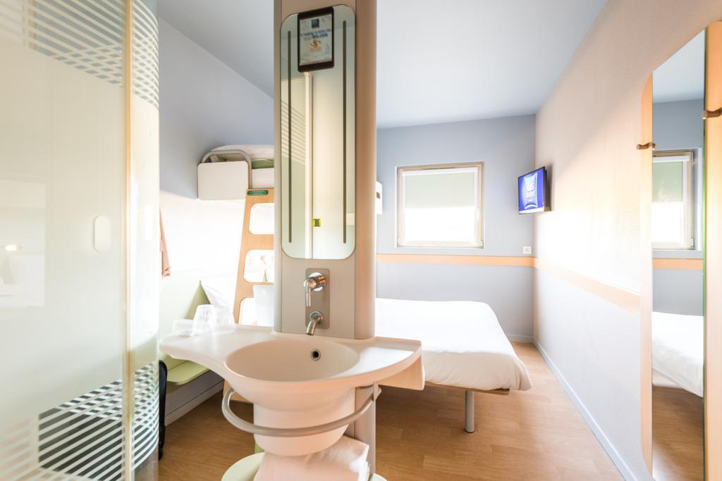 Ibis Budget Amberieu En Bugey/Chateau Gaillard A42 Екстериор снимка