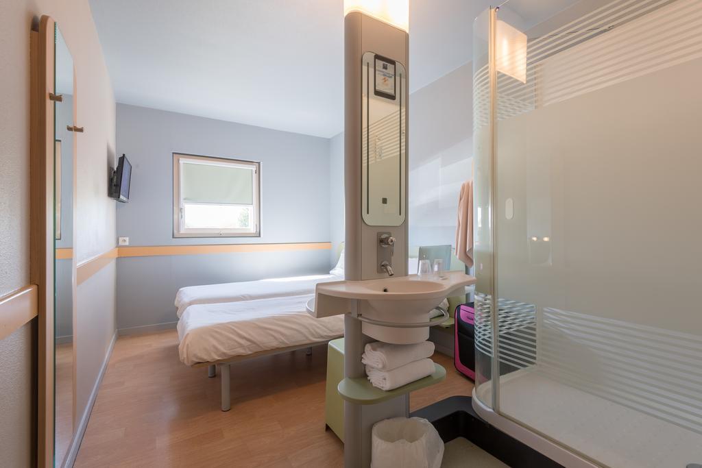 Ibis Budget Amberieu En Bugey/Chateau Gaillard A42 Екстериор снимка